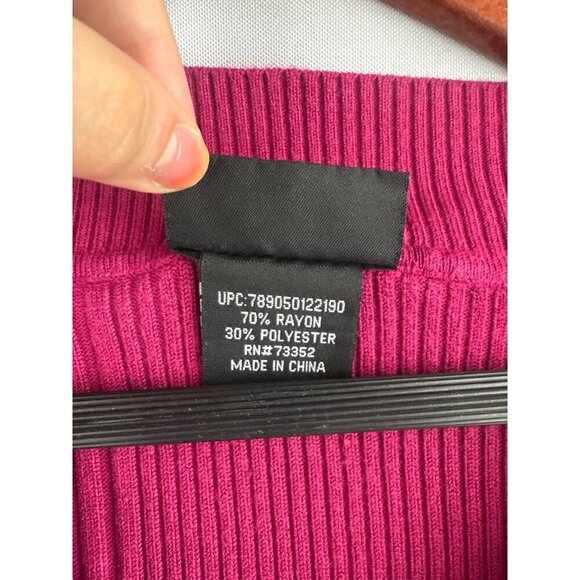 Ribbed Magenta V-Neck Sweater Size S Its Our Time Rayon & Polyester - Picture 6 of 6